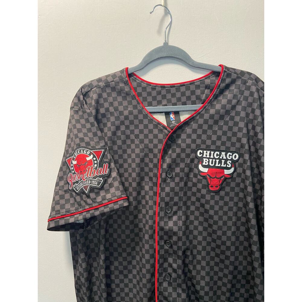 Chicago Bulls checkerboard button up jersey size large